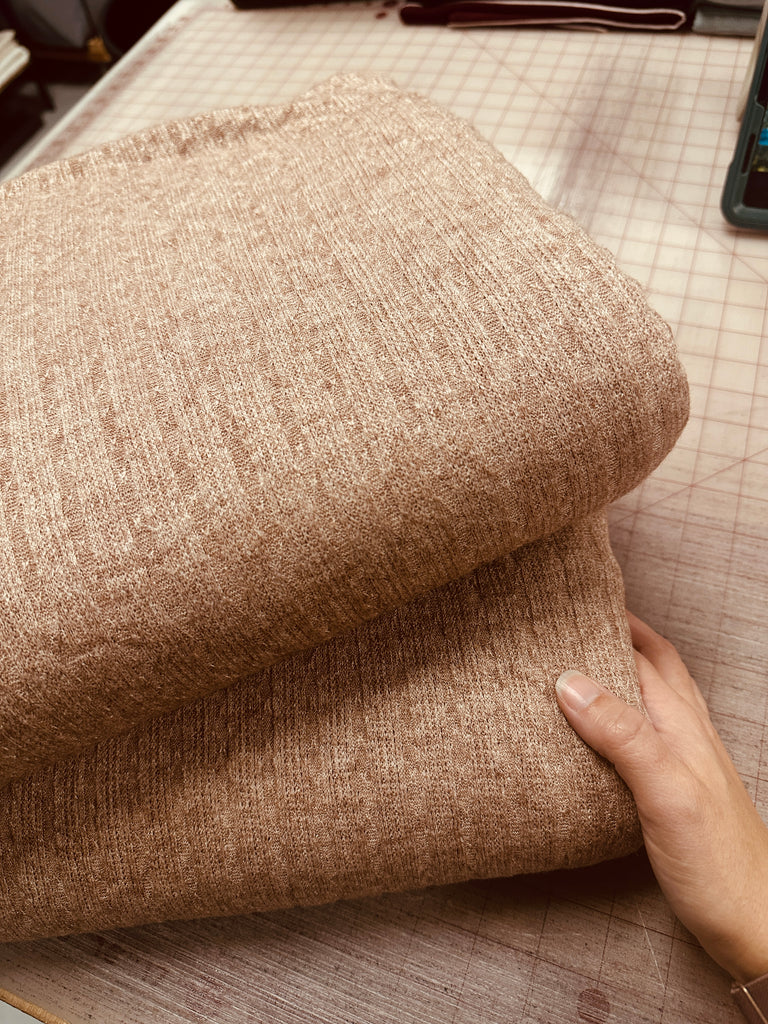 Warm rose detailed stitching sweater knit